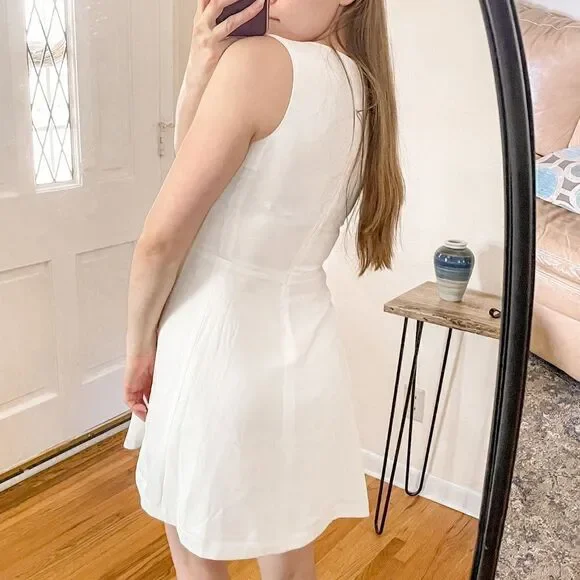 Vince V Neck White Mini Dress 4 - Picture 3 of 9
